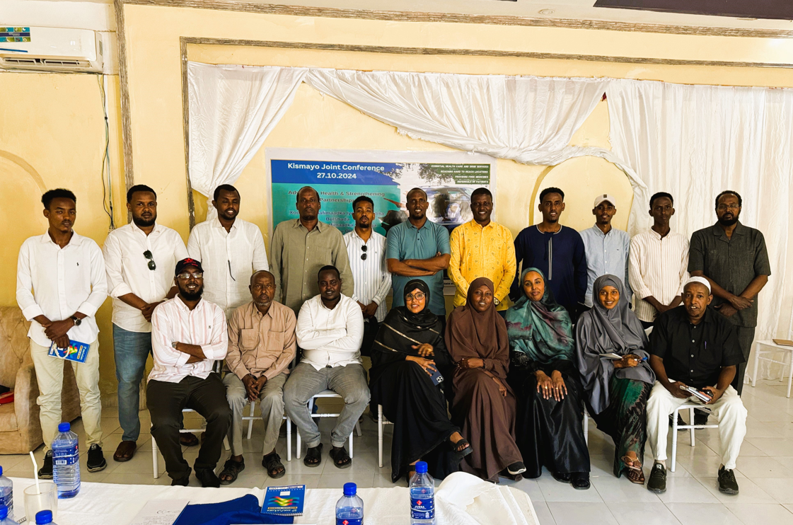 Kuva, joka sisältää kohteen vaate, henkilö, mies, sisä-
Kuvaus luotu automaattisesti